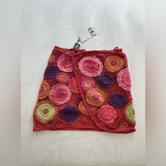 NWT ZARA BLOG FAVE CROCHET knit ecru pink/red FLORAL mini SKIRT size M - Picture 5 of 16